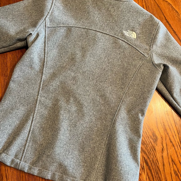 Northface Softshell Jacket - Picture 5 of 8